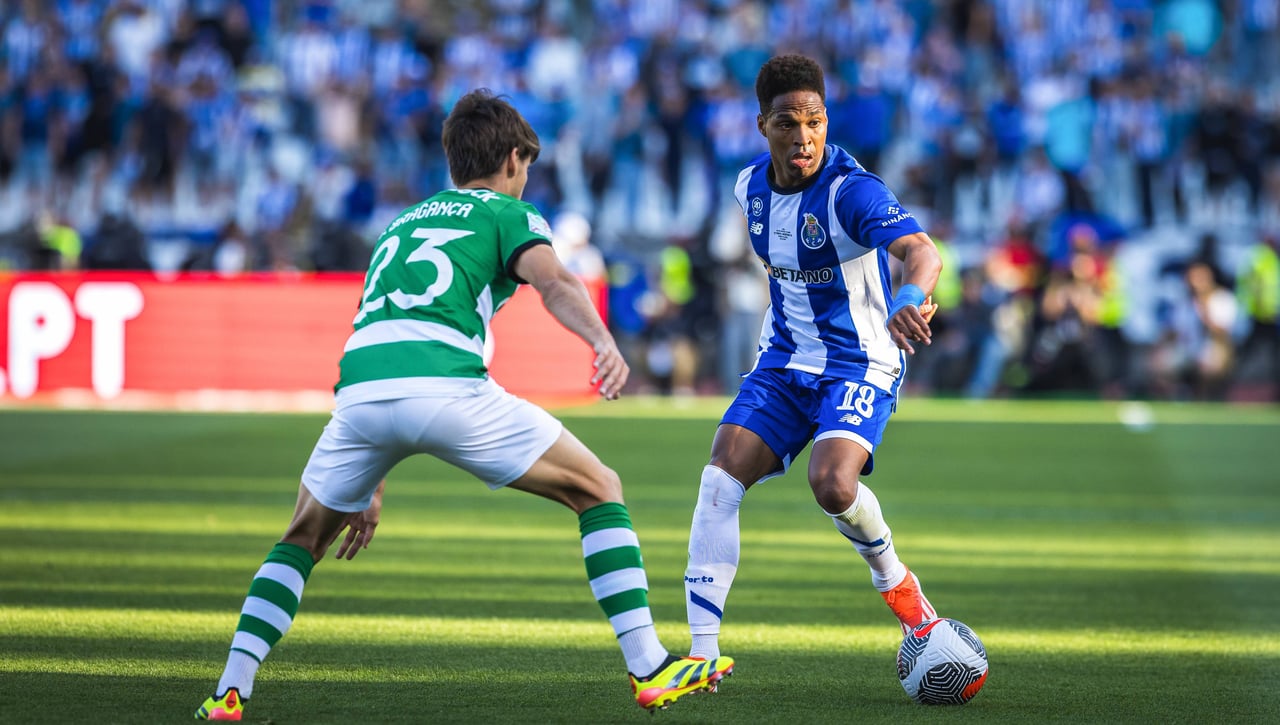 El Oporto toma una decisión con el lateral que gusta a Pellegrini