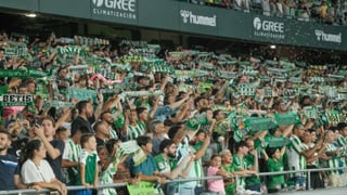 El Benito Villamarín no falla a su cita en el debut liguero