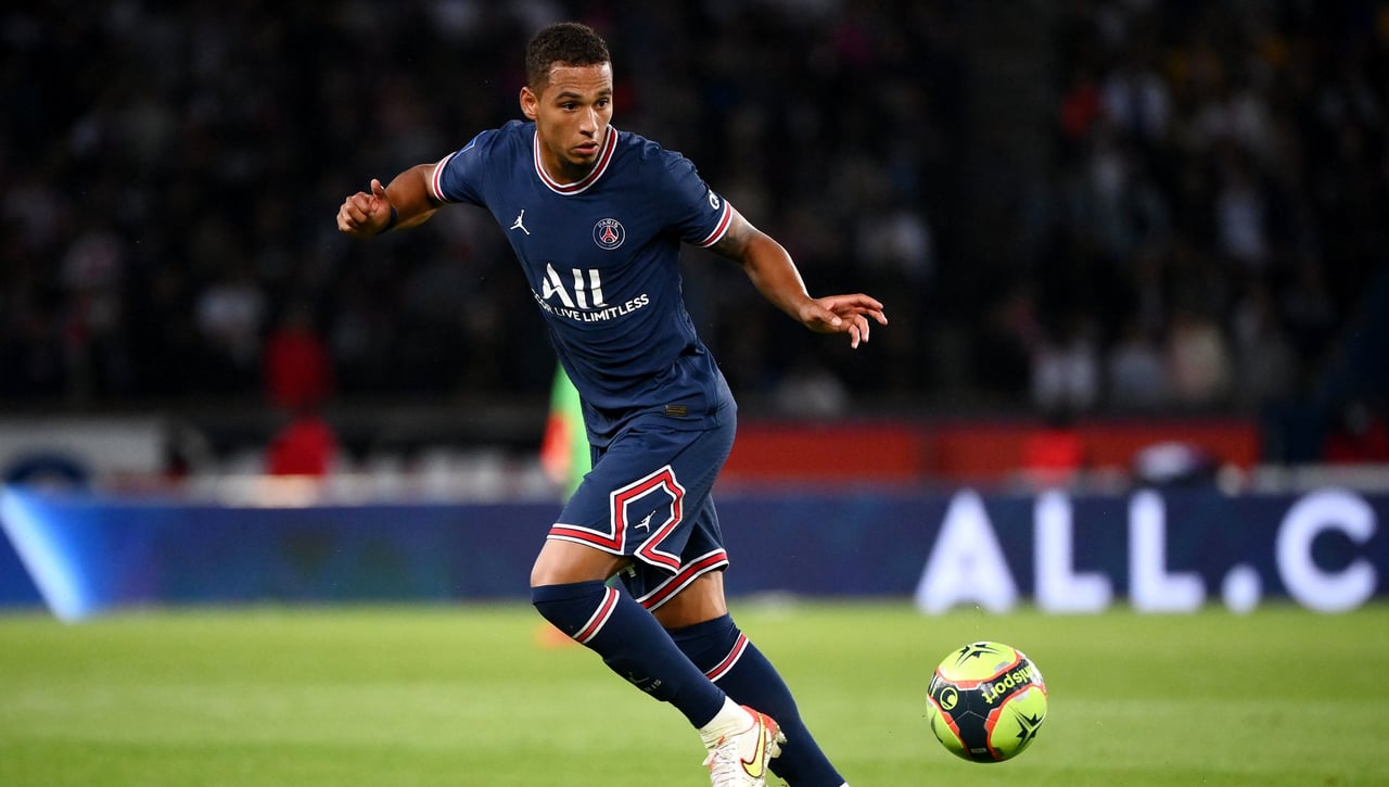 Monchi trabaja para pescar en el PSG al relevo de Jules Koundé