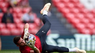 Brutal rajada de Unai Simón