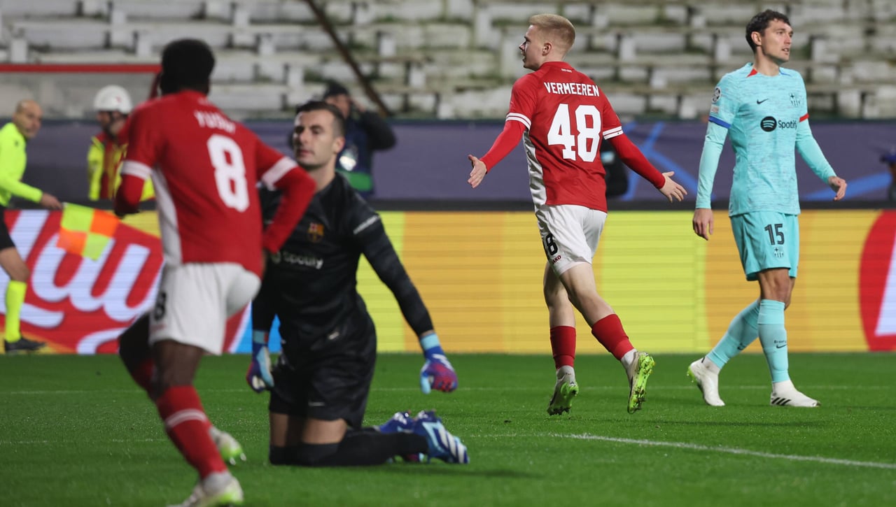 Amberes 3-2 FC Barcelona: Van Bommel le da un golpe de filosofía culé a Xavi