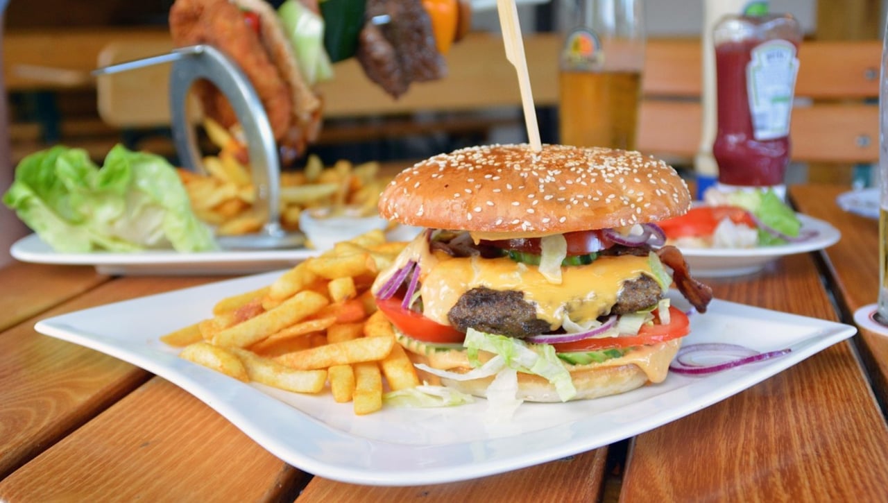 Un nutricionista desvela el alimento "más peligroso": Ni hamburguesas, ni helados, ni cerveza