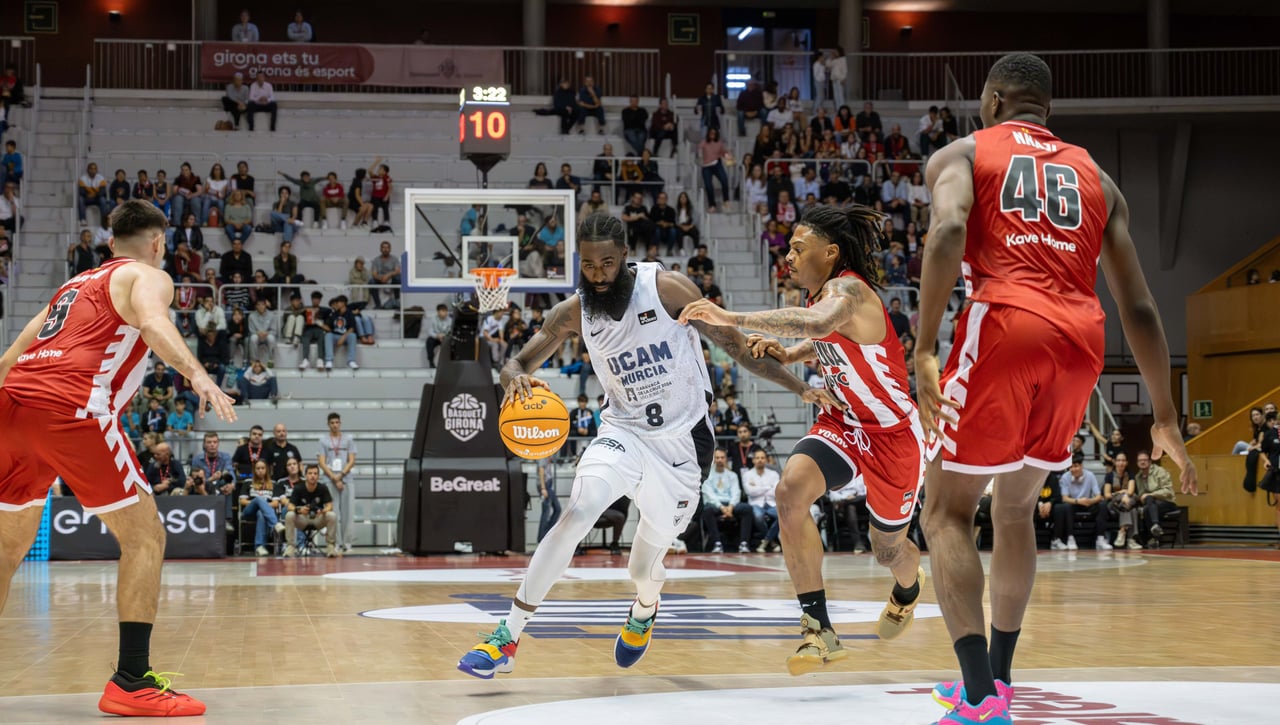 El Joventut da la sorpresa en Vitoria y el UCAM se estrena lejos de Murcia