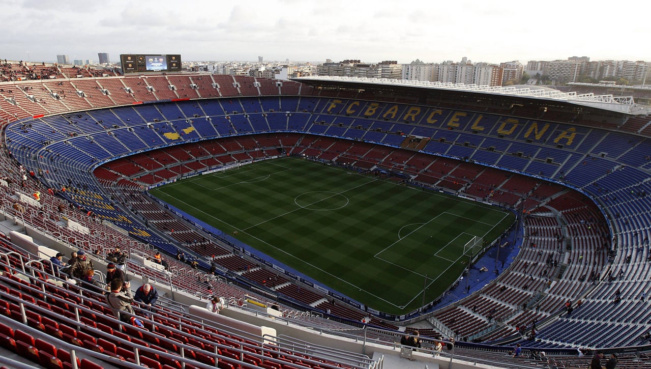 El Barcelona continuará en Montjuïc más de lo esperado