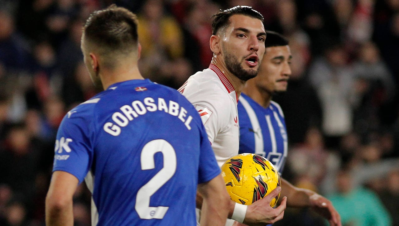 Baraja explica cómo están las negociaciones para el fichaje de Rafa Mir por el Valencia