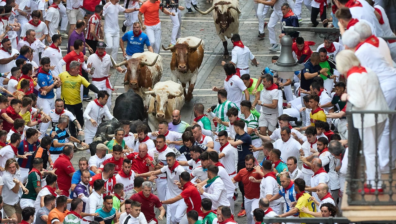 San Fermín 2024 | Rápido y limpio tercer día de encierro, sólo dos heridos con los toros de Victoriano del Río