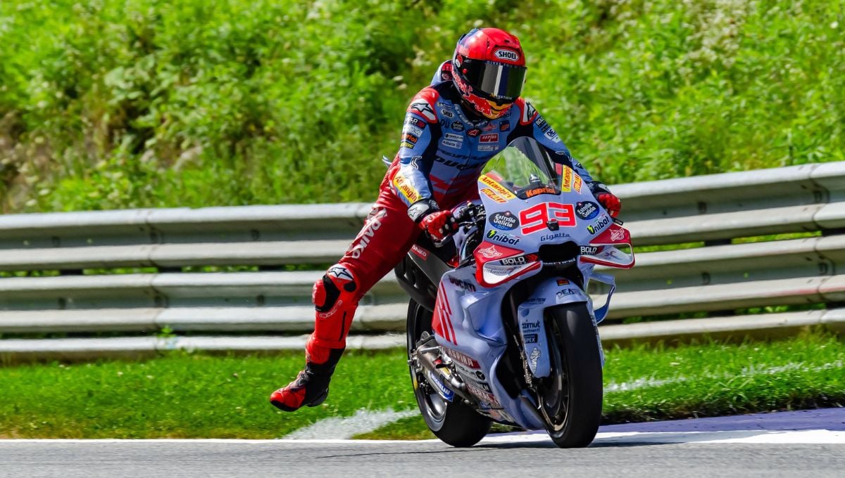 Marc Márquez se sale a las primeras de cambio