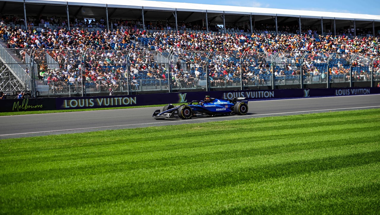 Carlos Sainz se destapa y Fernando Alonso no despega en Australia