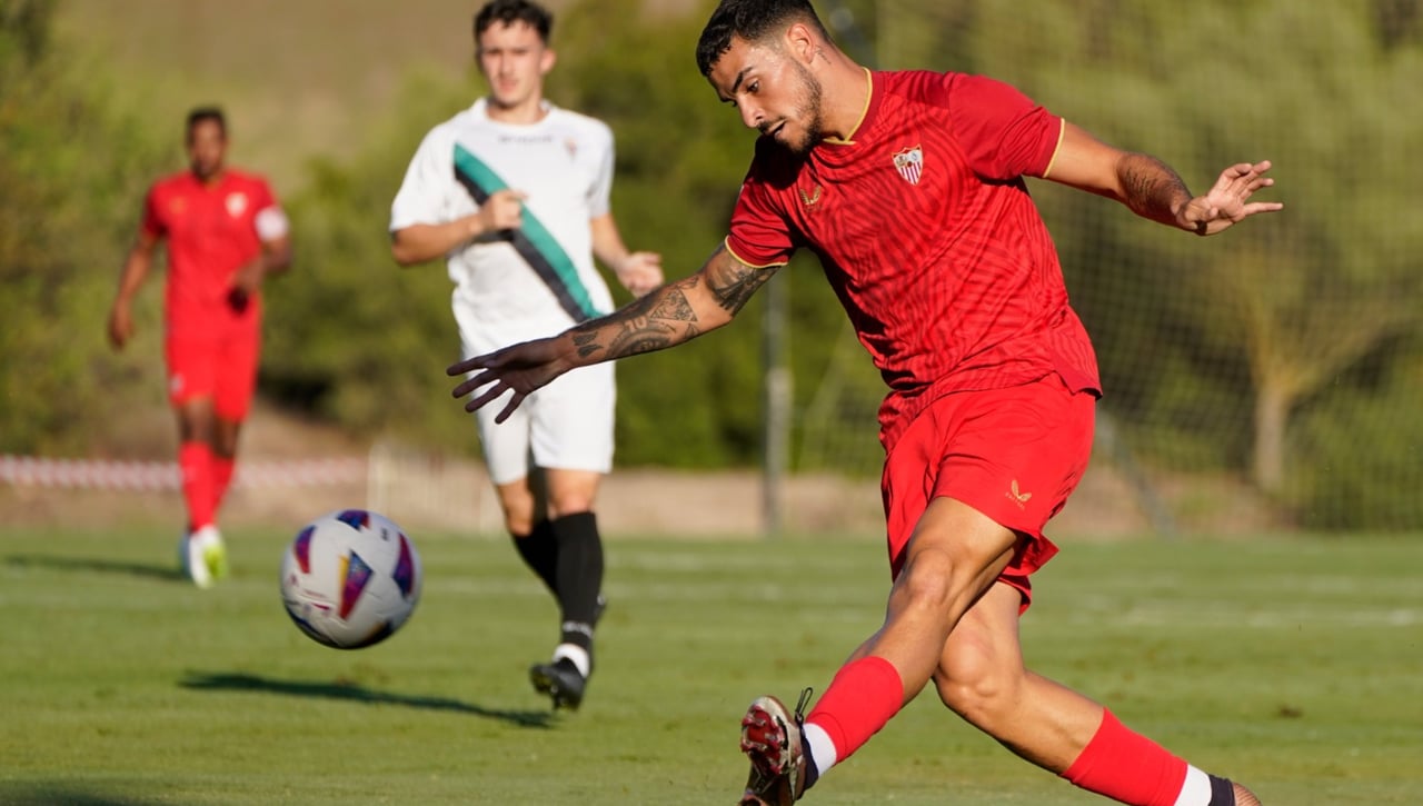 Juan Díaz avisa: "Los canteranos están a un nivel extraordinario y llamando a la puerta"
