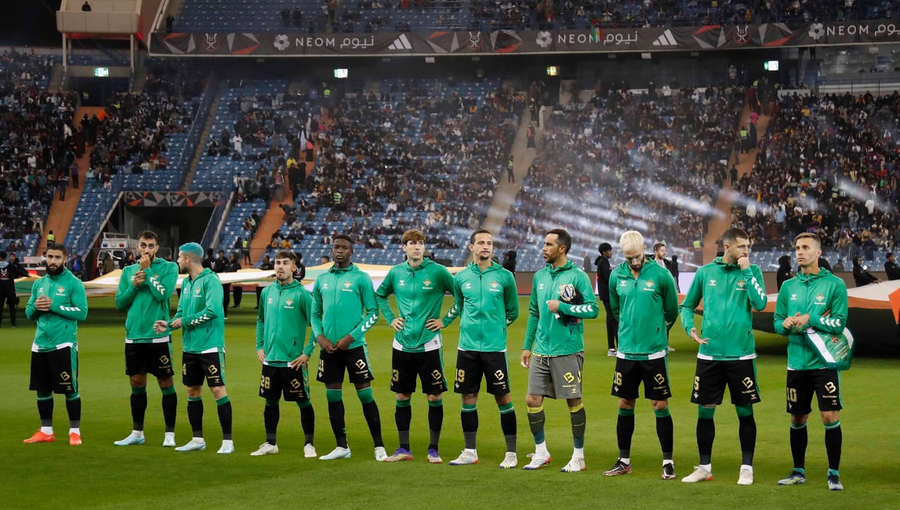 Ojeadores de la Premier llenan sus libretas en Riad con informes de "la nueva estrella del Betis"  