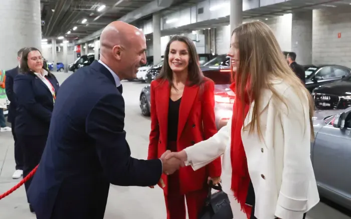 La Reina Letizia viaja a Australia para apoyar a la Selección 