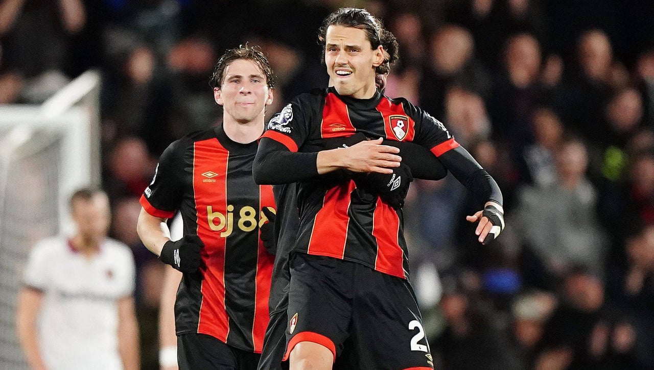 El Sevilla se mueve a tres bandas para reforzar la delantera