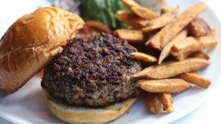 Un carnicero desvela cómo elegir la mejor carne para hamburguesas