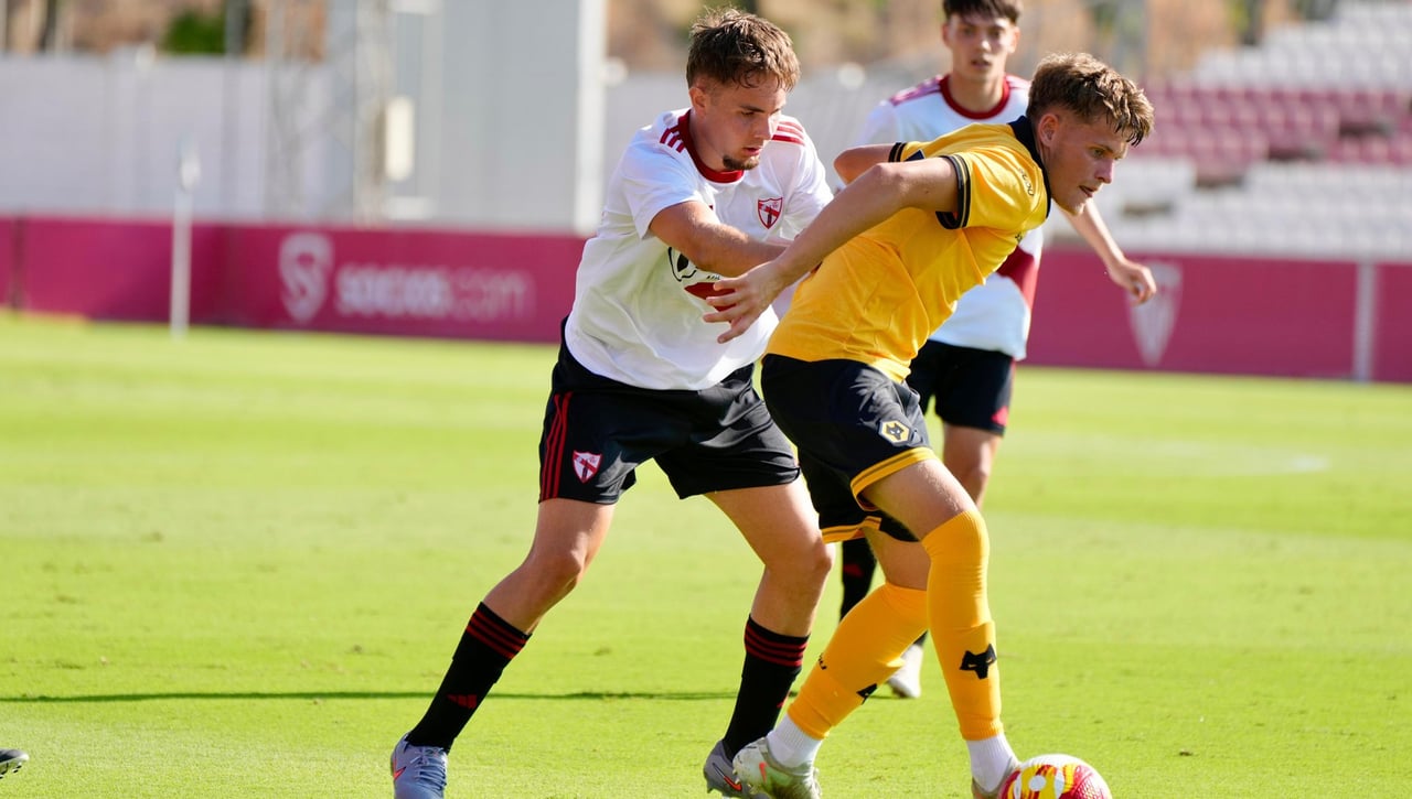 El Sevilla Atlético empata ante el Wolverhampton con debut de sus nuevos fichajes