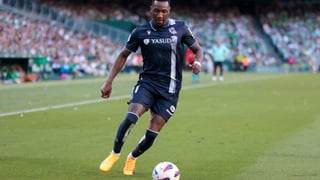 El futuro de Sheraldo preocupa a la Real Sociedad 