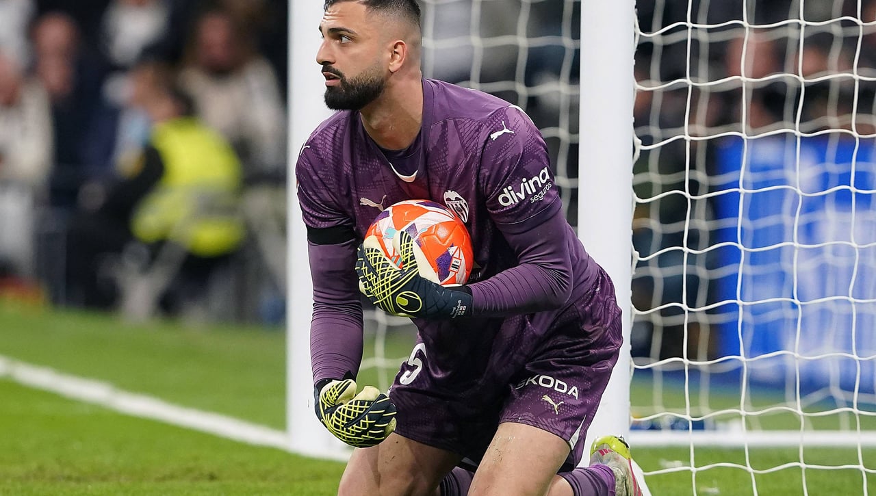 Mamardashvili no se ve una temporada más en el Valencia