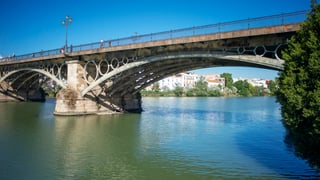 Sevilla se queda sin el Puente de Triana