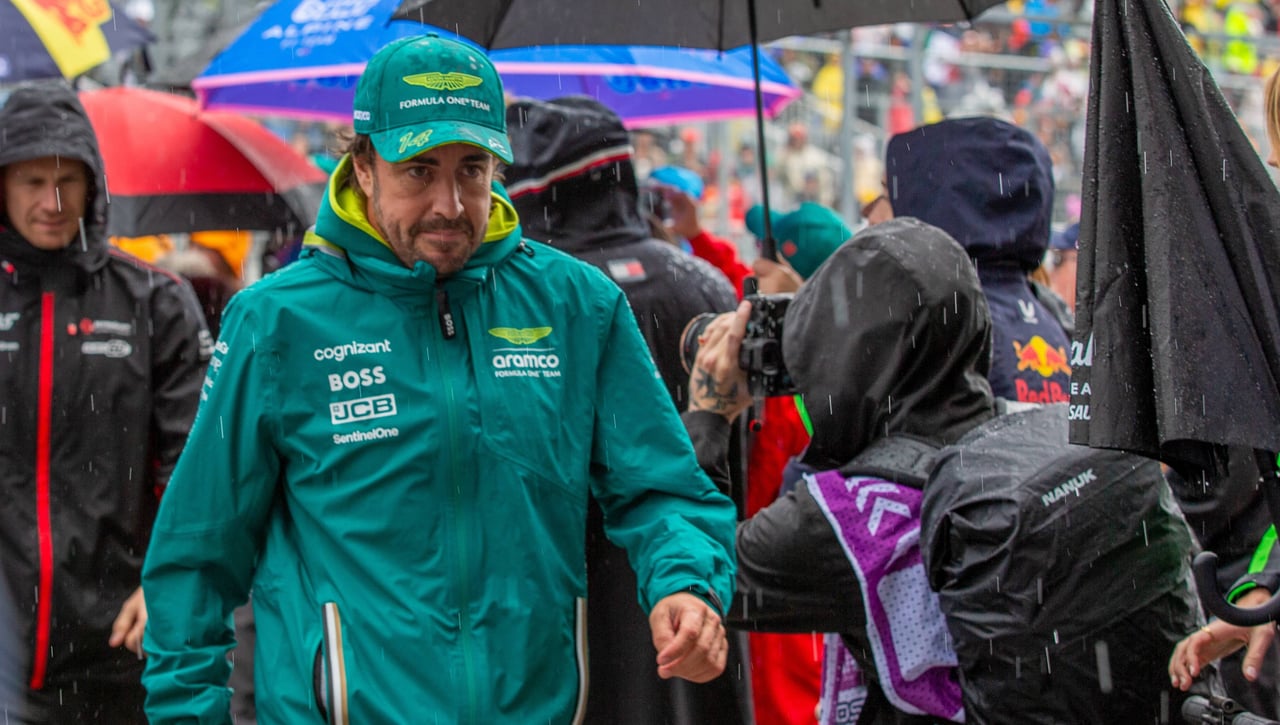 Fernando Alonso admite el problema que tendrá Aston Martin en Barcelona