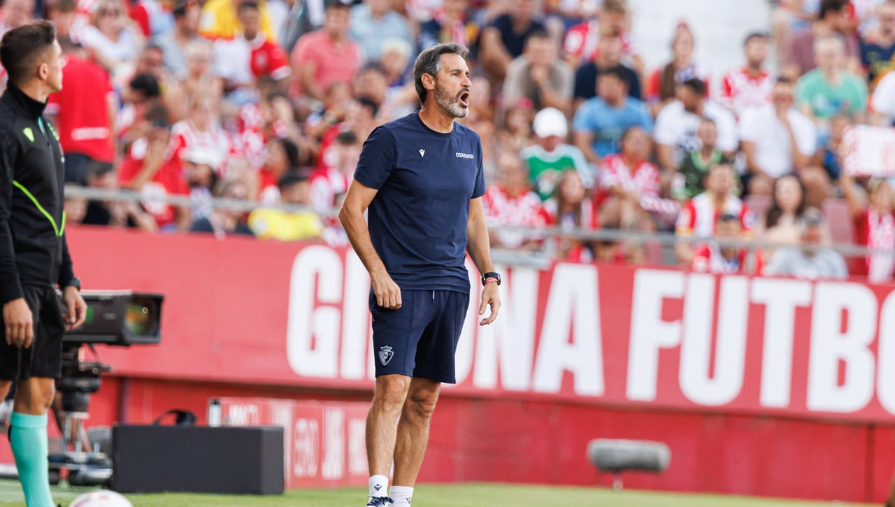 Vicente Moreno saca pecho tras la victoria en El Sadar