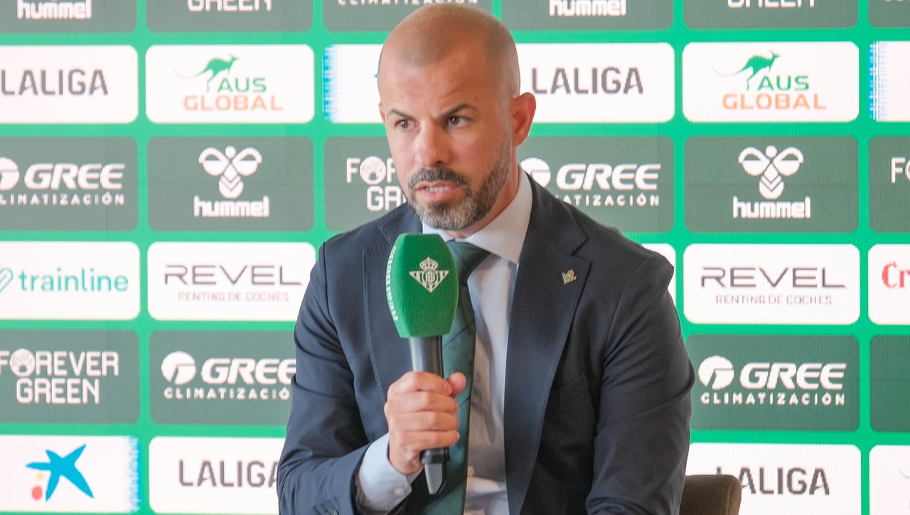 Fajardo se 'moja' sobre el futuro de Pellegrini, enero y el derbi, y manda un mensaje a De La Fuente