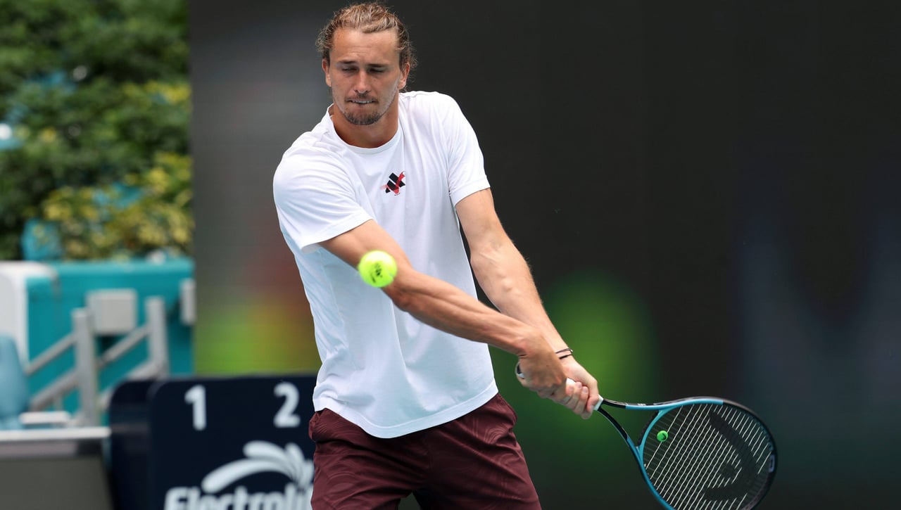 Zverev tapa los desastres de Rune y Rublev