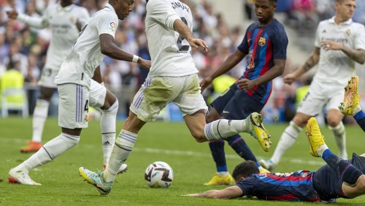 La bula de Carvajal con los penaltis: de Fekir a Lewandowski