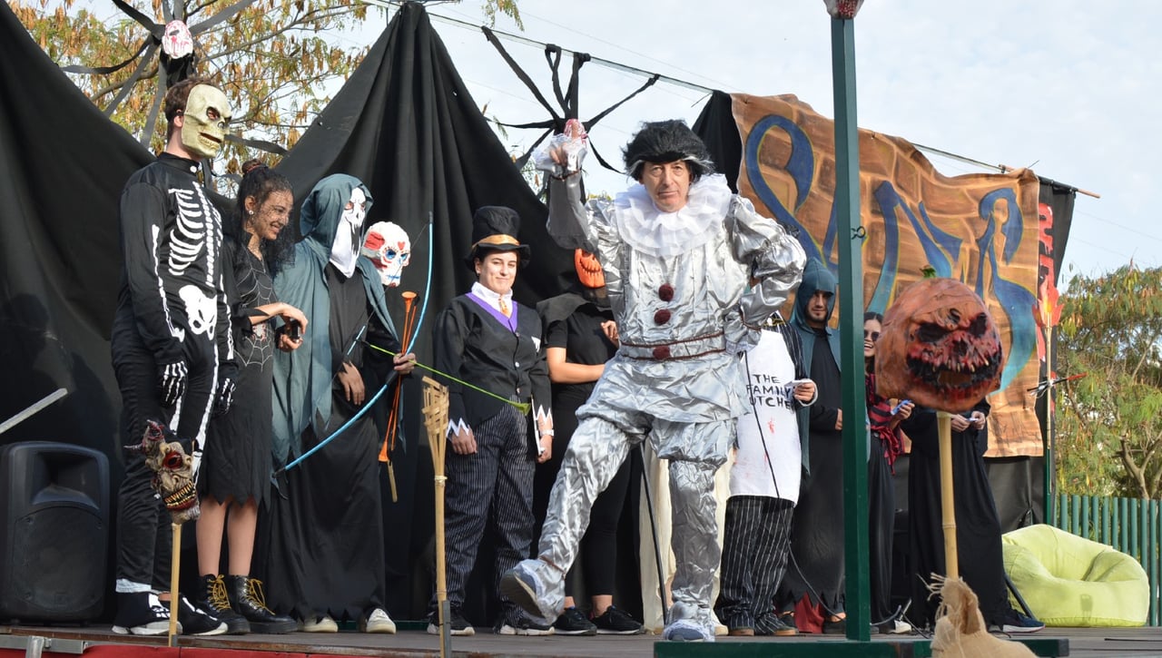 Tarde de brujas y monstruos en el SADUS