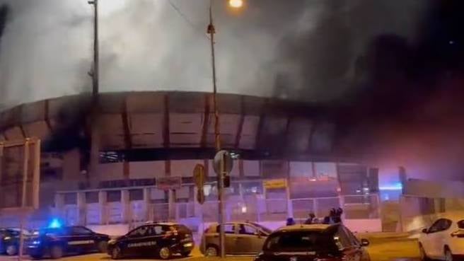 Pierden... ¡Y meten fuego al estadio de su rival!