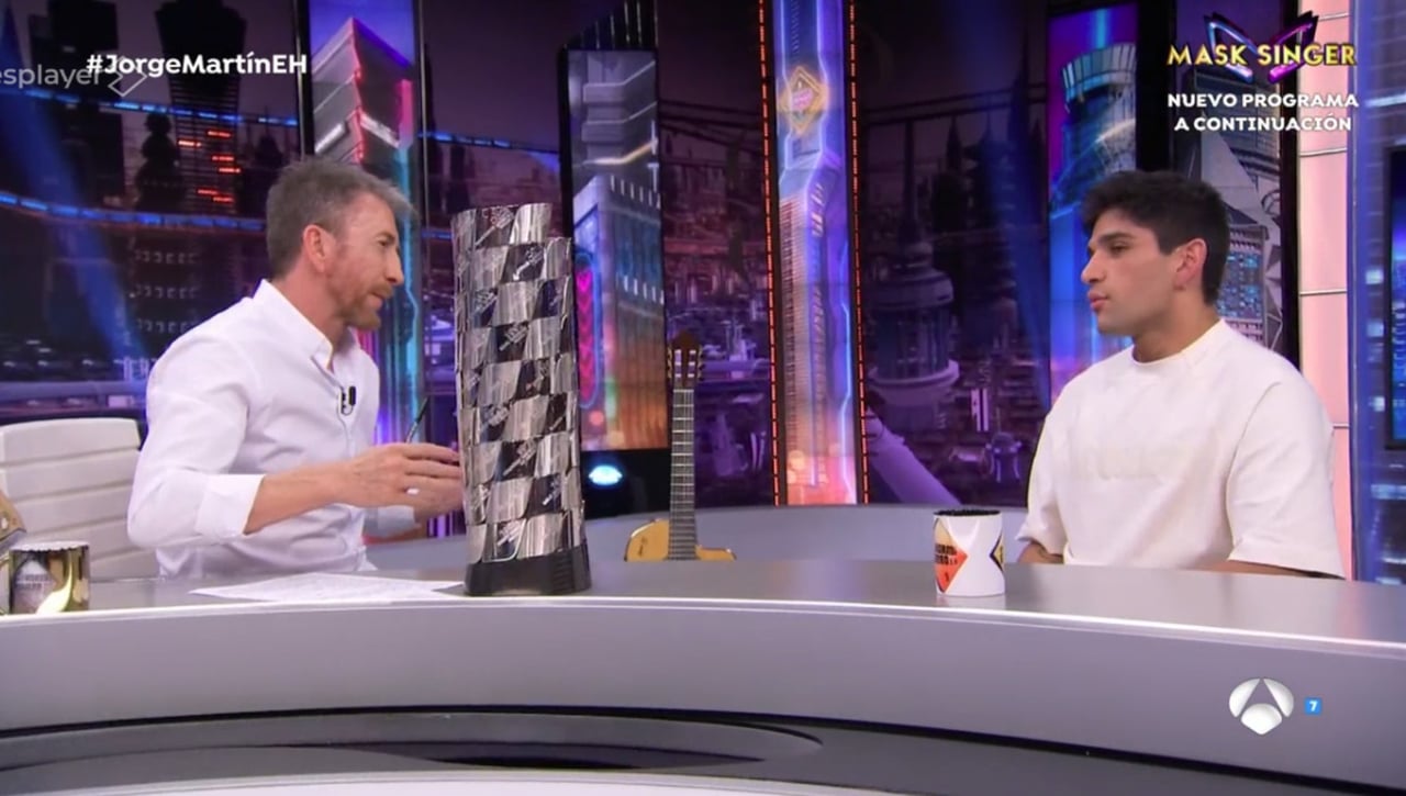 Pablo Motos no puede evitar el golpe a Broncano con Jorge Martín presente