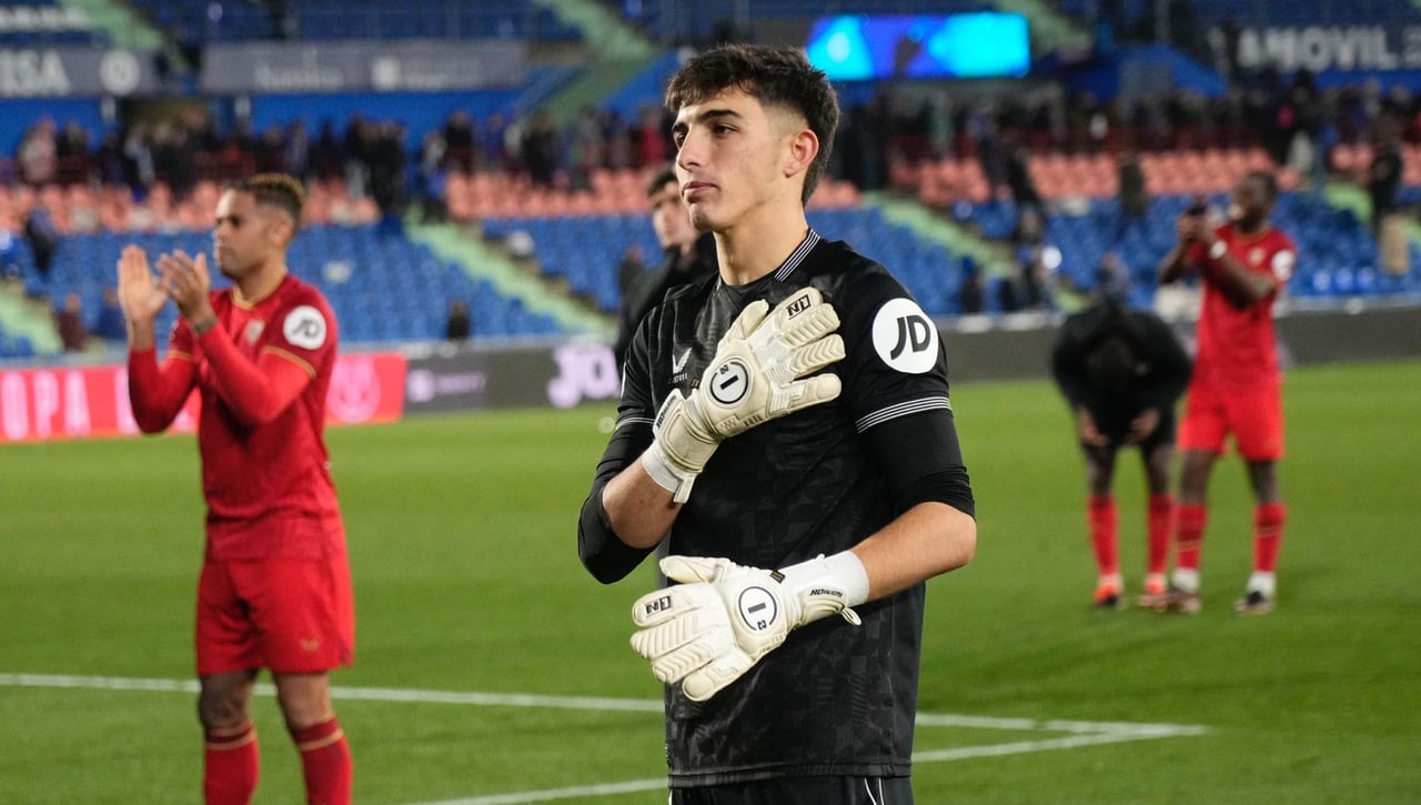 Alberto Flores deberá seguir esperando: sin oportunidades en el Sevilla desde hace 701 días