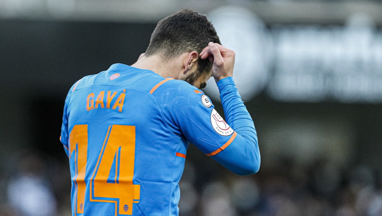 El Valencia ve "extraña y apresurada" la decisión de Luis Enrique sobre Gayà