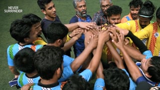 El Sevilla hace universal su 'dicen que nunca se rinde'