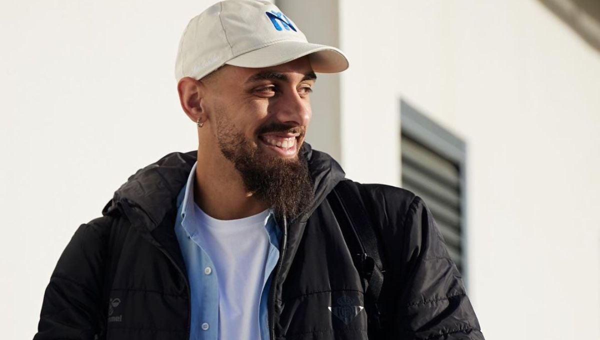 Borja Iglesias da un toque a sus pretendientes