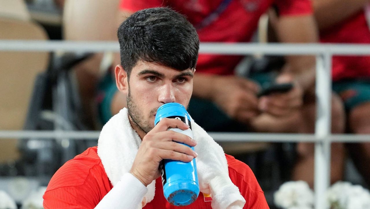 Carlos Alcaraz le despide en París