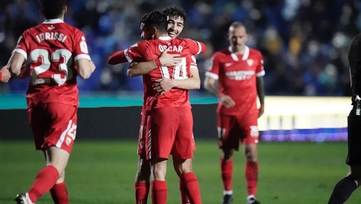 Medio Sevilla sobrevive