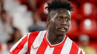 Un cambio de última hora retrasa su llegada al Betis