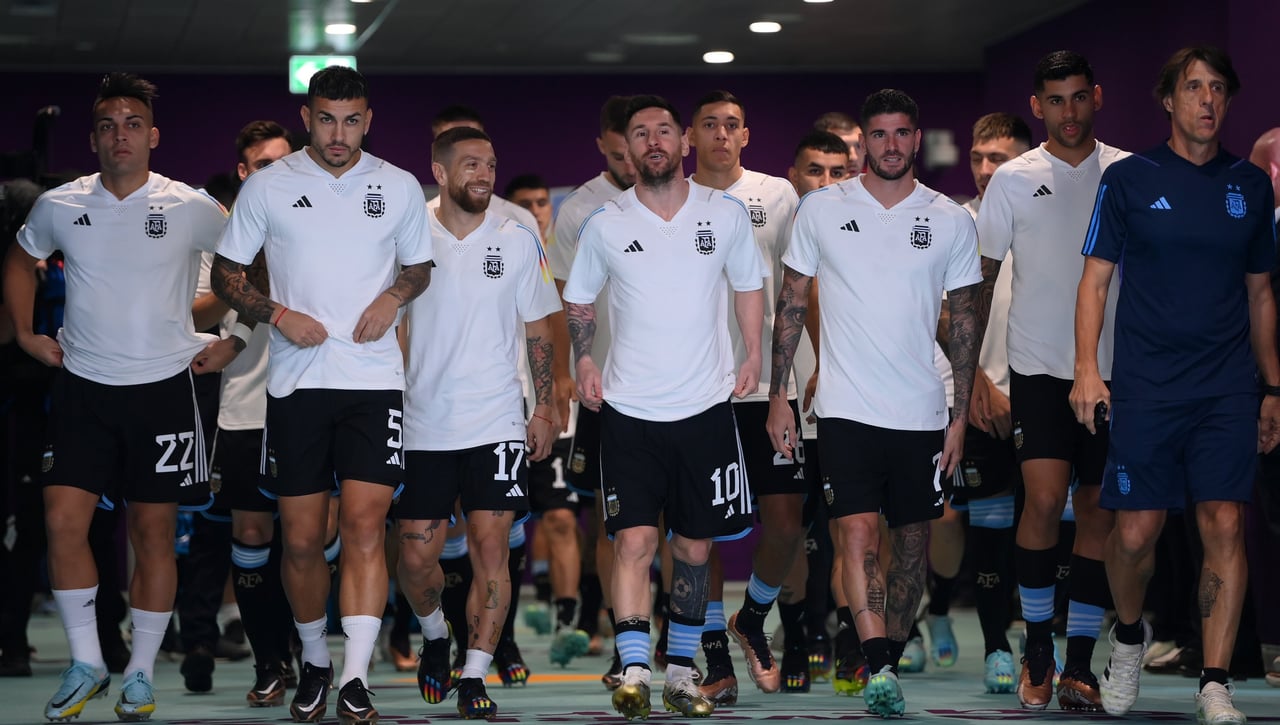 La desidia y anteponer el Mundial al Sevilla FC no sólo costará la ficha a Januzaj y el Papu