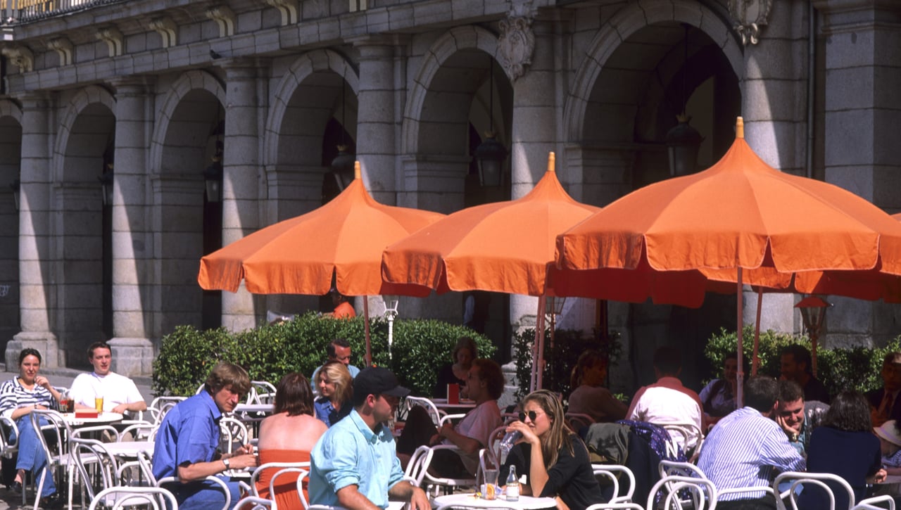 Los bares, en riesgo: la restricción al patrocinio cervecero pone en peligro más de 10.000 empleos