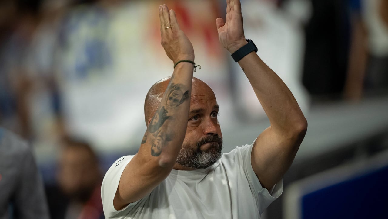 Manolo González, entre la espada y la pared