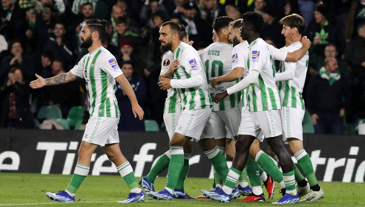 El Betis, pendiente del Barça y la sanción UEFA