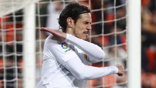 En el Valencia nadie entiende que juegue Cavani con esta cifra