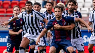 El Málaga pincha, el Eibar sonríe y el Oviedo asalta Riazor 