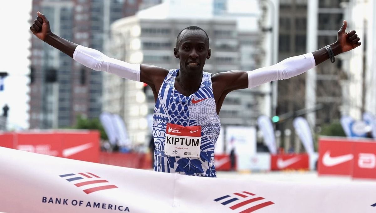 Kiptum vuela en la ciudad del viento y pulveriza el récord del mundo en el Maratón de Chicago