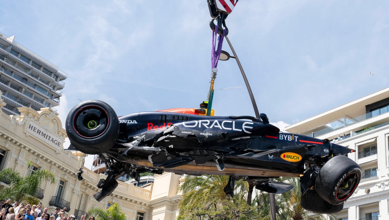 El accidente de Checo Pérez le cuesta millones a Red Bull y ya barajan su futuro