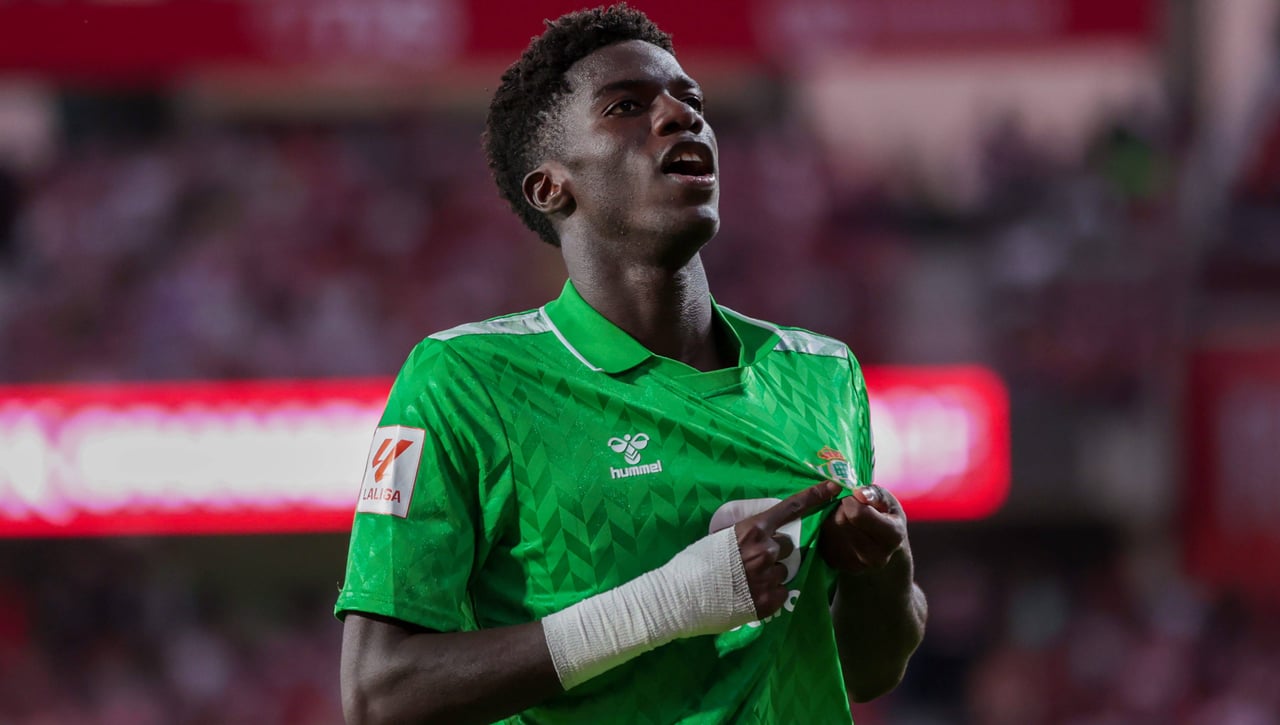 Assane Diao disfruta con la situación del Sevilla, habla sobre su futuro en el Betis y el "escándalo" de Isco Alarcón