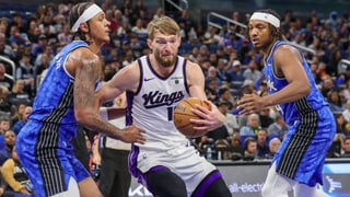 Wembamyama aprende la lección en una noche de récord en la NBA