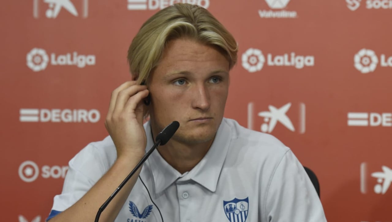 Dolberg destaca su sintonía con Lopetegui y exhibe su "ilusión" por poder triunfar en "un club gigante" como el Sevilla
