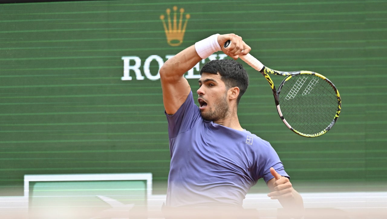 Carlos Alcaraz da el golpe definitivo en la ATP 