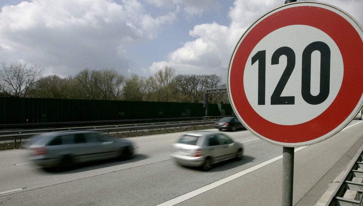 La señal que permite circular legalmente a 150 km/hora en España