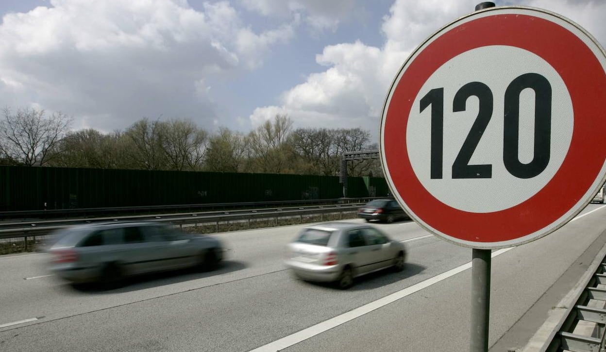 La señal que permite circular legalmente a 150 km/hora en España